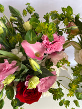 Load image into Gallery viewer, Classic Romance Signature Arrangement
