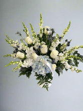 Load image into Gallery viewer, Sympathy Basket

