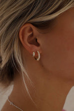 Load image into Gallery viewer, Élan Hoops
